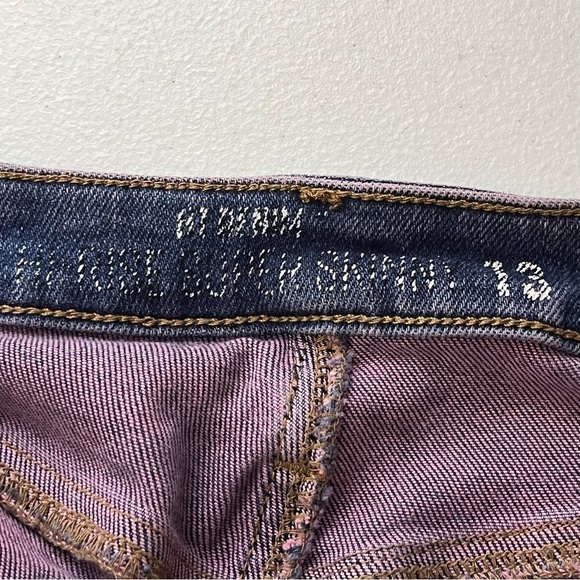 HT Denim Blue Cropped Jeans pink Tint with Distressed Hem and Faded Look - Picture 4 of 6